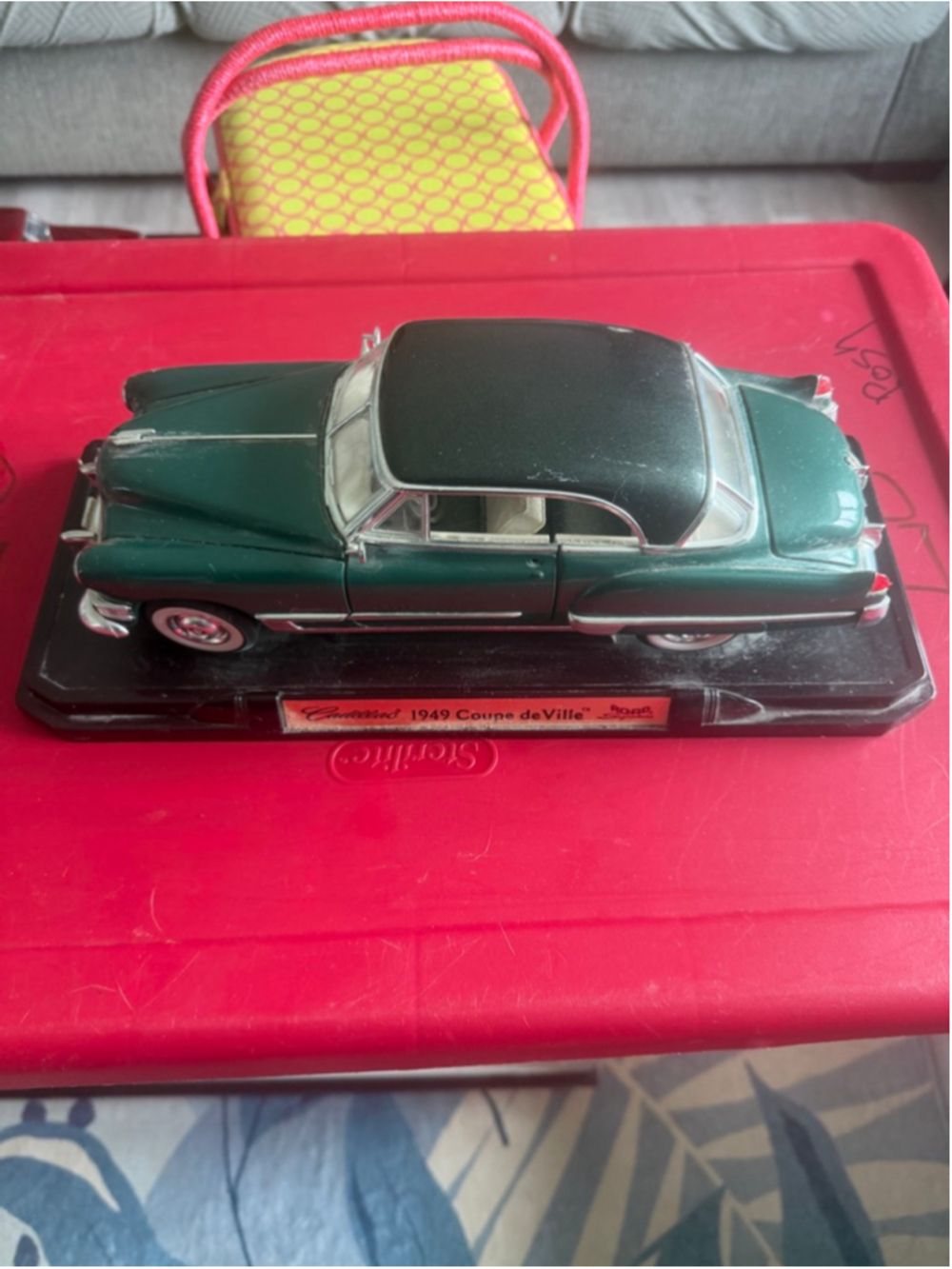 Road Signature 1949 Cadillac Coupe de Ville Green & Black Toy Car